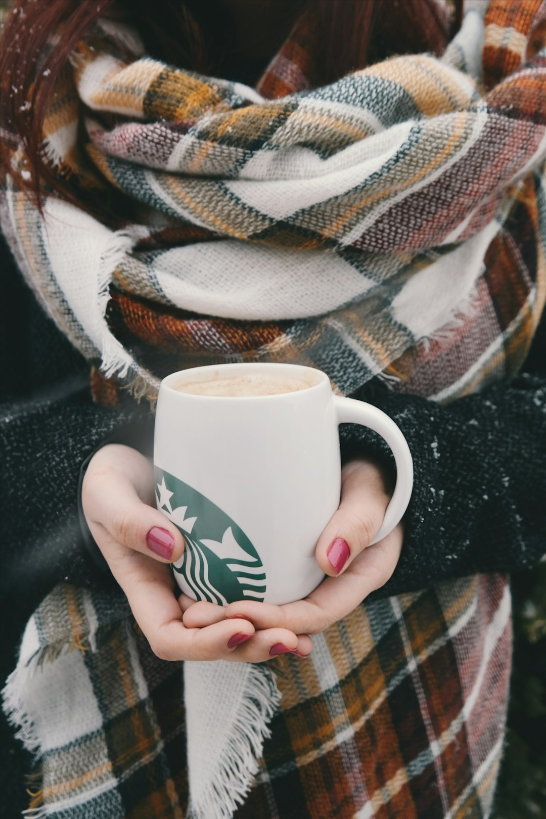 person-holding-white-and-green-starbucks-ceramic-mug-jjoezebfigc